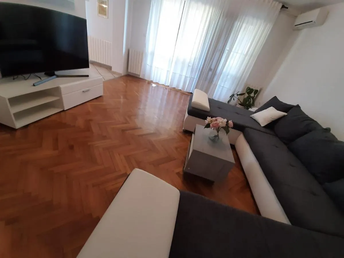 Apartman Nada I Fažana 0*,  Kroatië