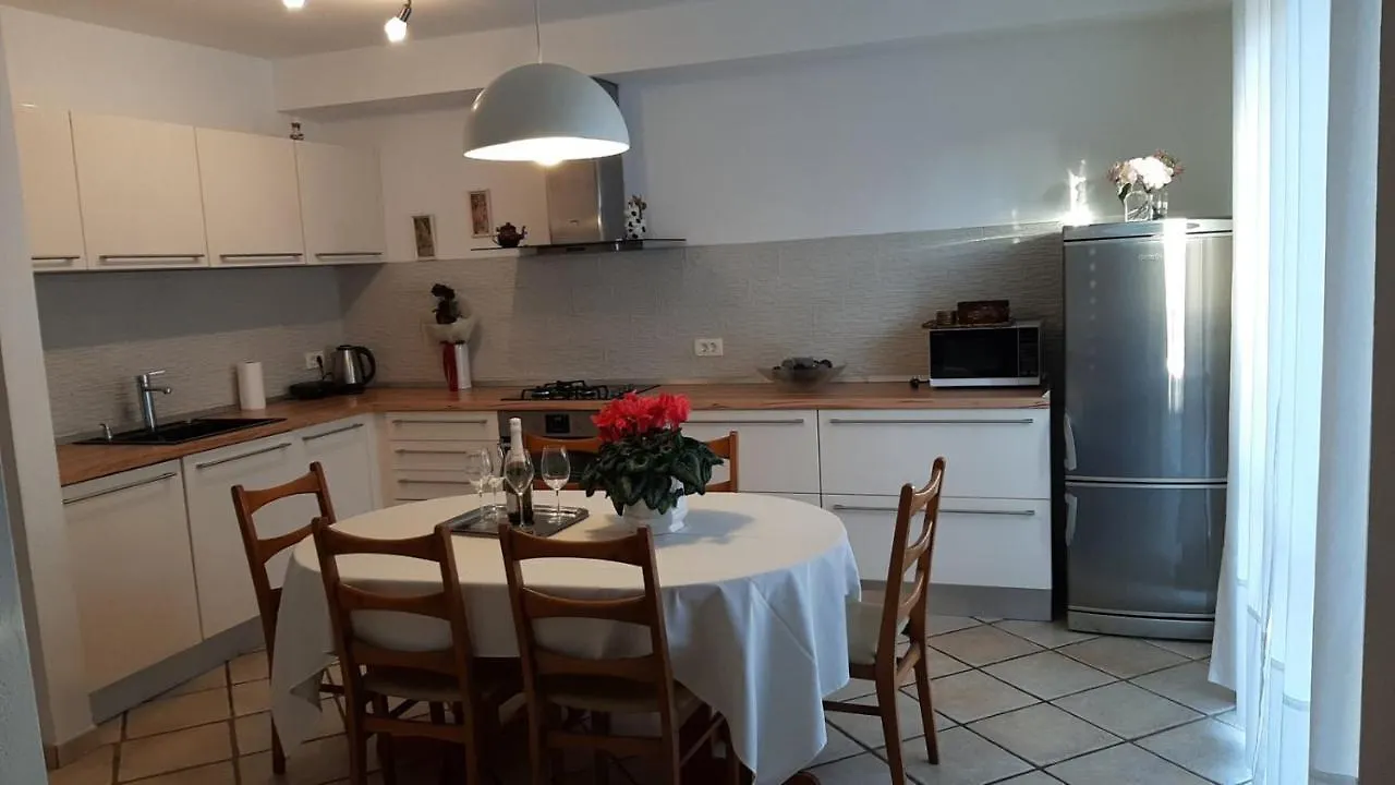 Apartman Nada I Fažana 0*,  Kroatië